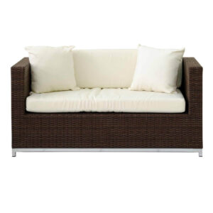 Sofá Berlim com estrutura de alumínio e madeira cumarú, revestida com Fibra Sintética.